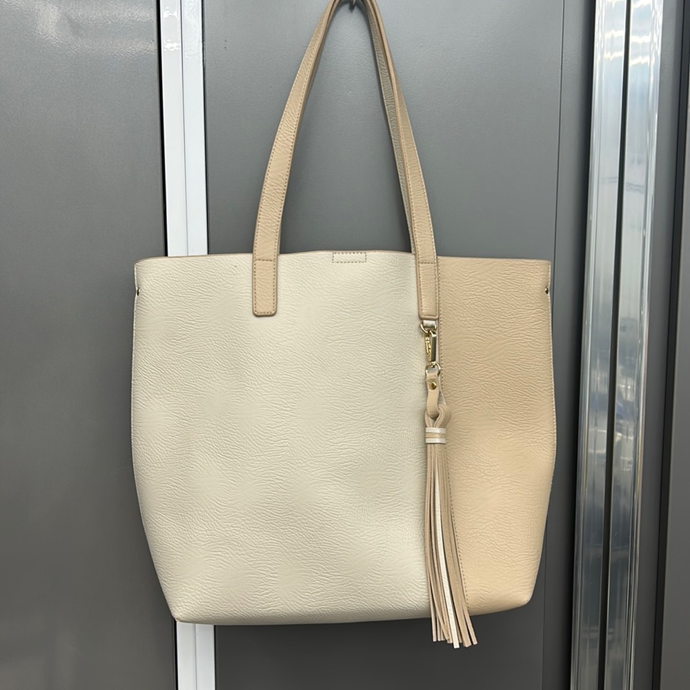 Cream tote bag with tassel